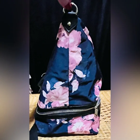 Victoria’s Secret The Getaway Weekender Overnight LIMITED EDITION Travel Bag Set - Picture 8 of 14